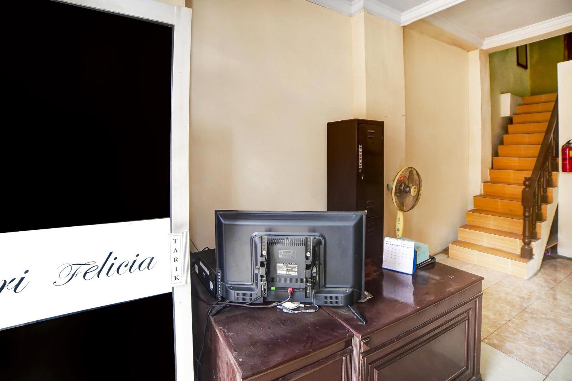 Oyo 91199 Felicia Homestay Medan Ngoại thất bức ảnh