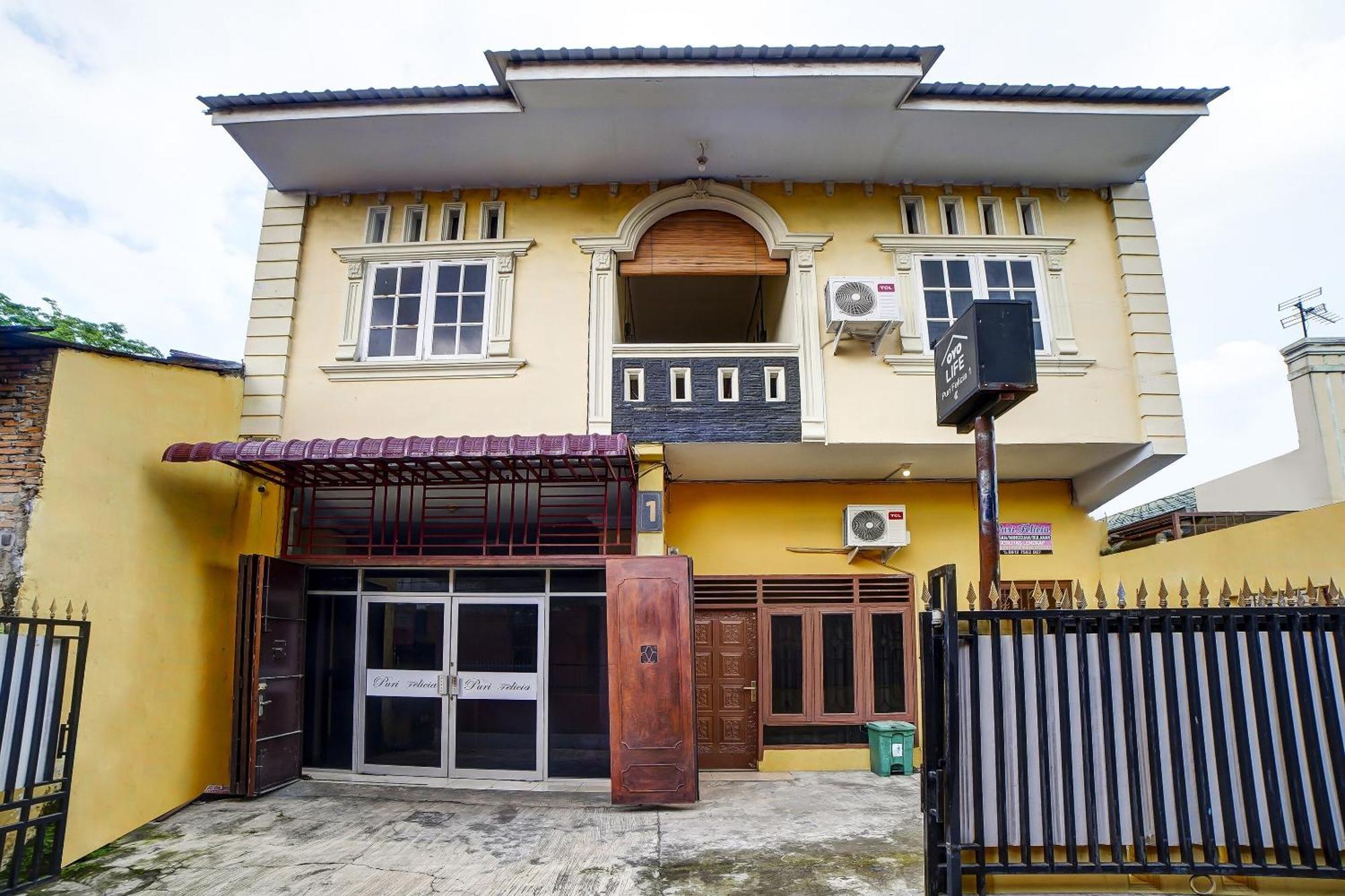 Oyo 91199 Felicia Homestay Medan Ngoại thất bức ảnh