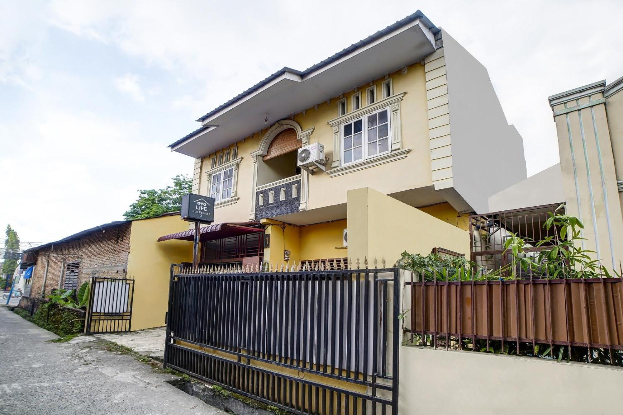 Oyo 91199 Felicia Homestay Medan Ngoại thất bức ảnh